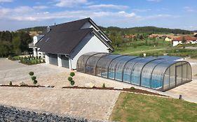 Landhaus Ferienwohnungen mit Pool und Wellness